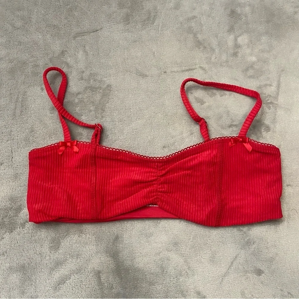 New! Frankie’s Bikinis Cleo Ribbed Bikini Top Red 10713